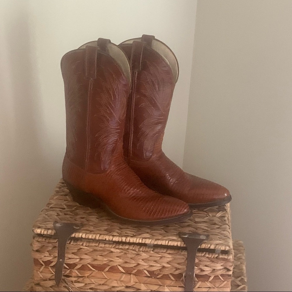 Laredo boot -Used like new, 9D( wide)cognac color